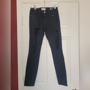 FRAME Black Le Skinny de Jeanne 26 Distressed